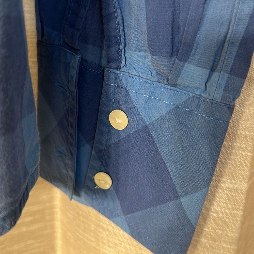 Gap- Button Down Shirt Euc - image 5